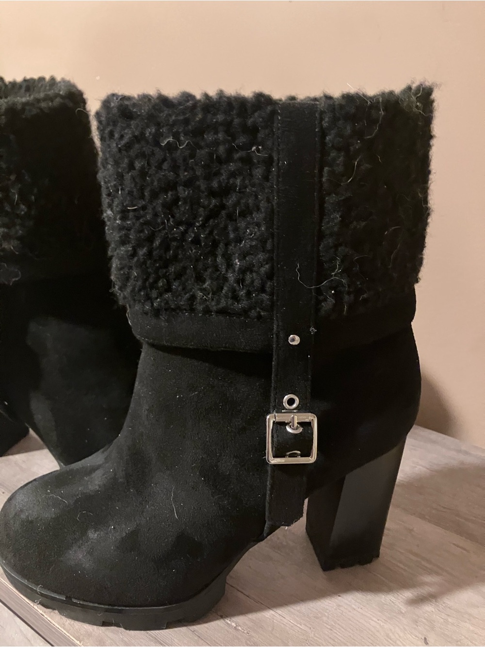 Rouge Black Suede Sherpa Trim Ankle Boots 6.5 Cozy Buckle Chunky Heel - Picture 4 of 8